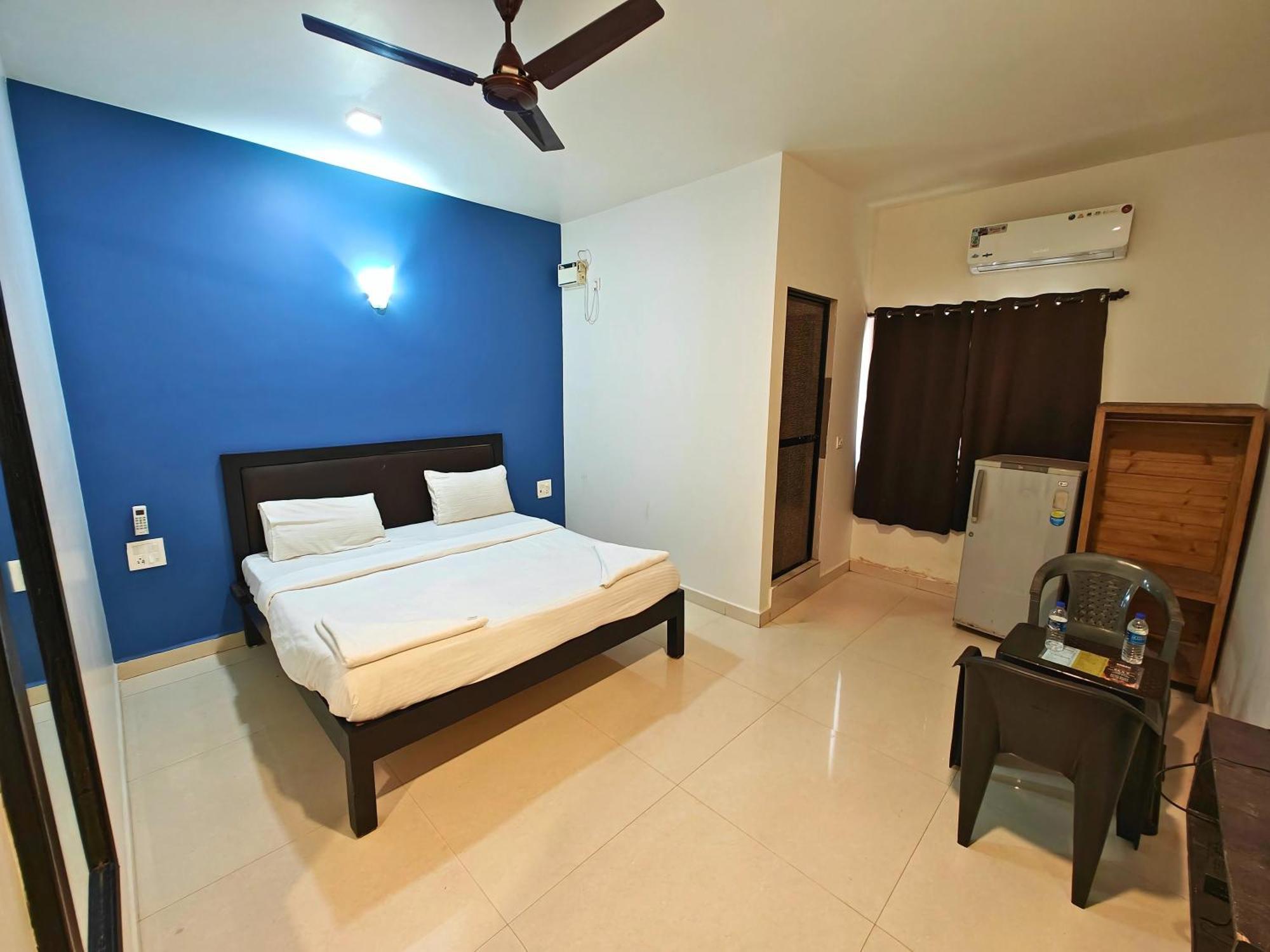 Calangute Turista Hotel Exterior photo