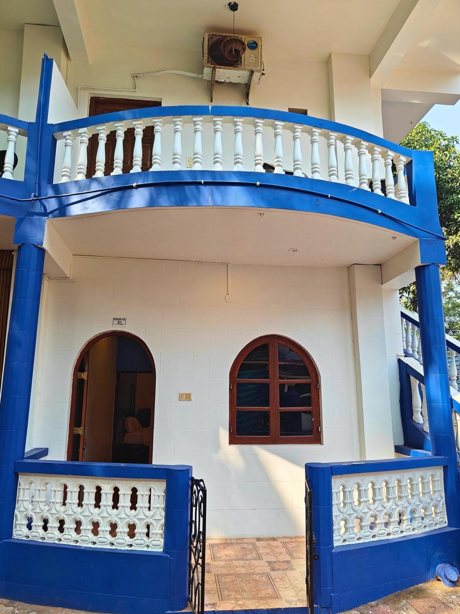 Calangute Turista Hotel Exterior photo