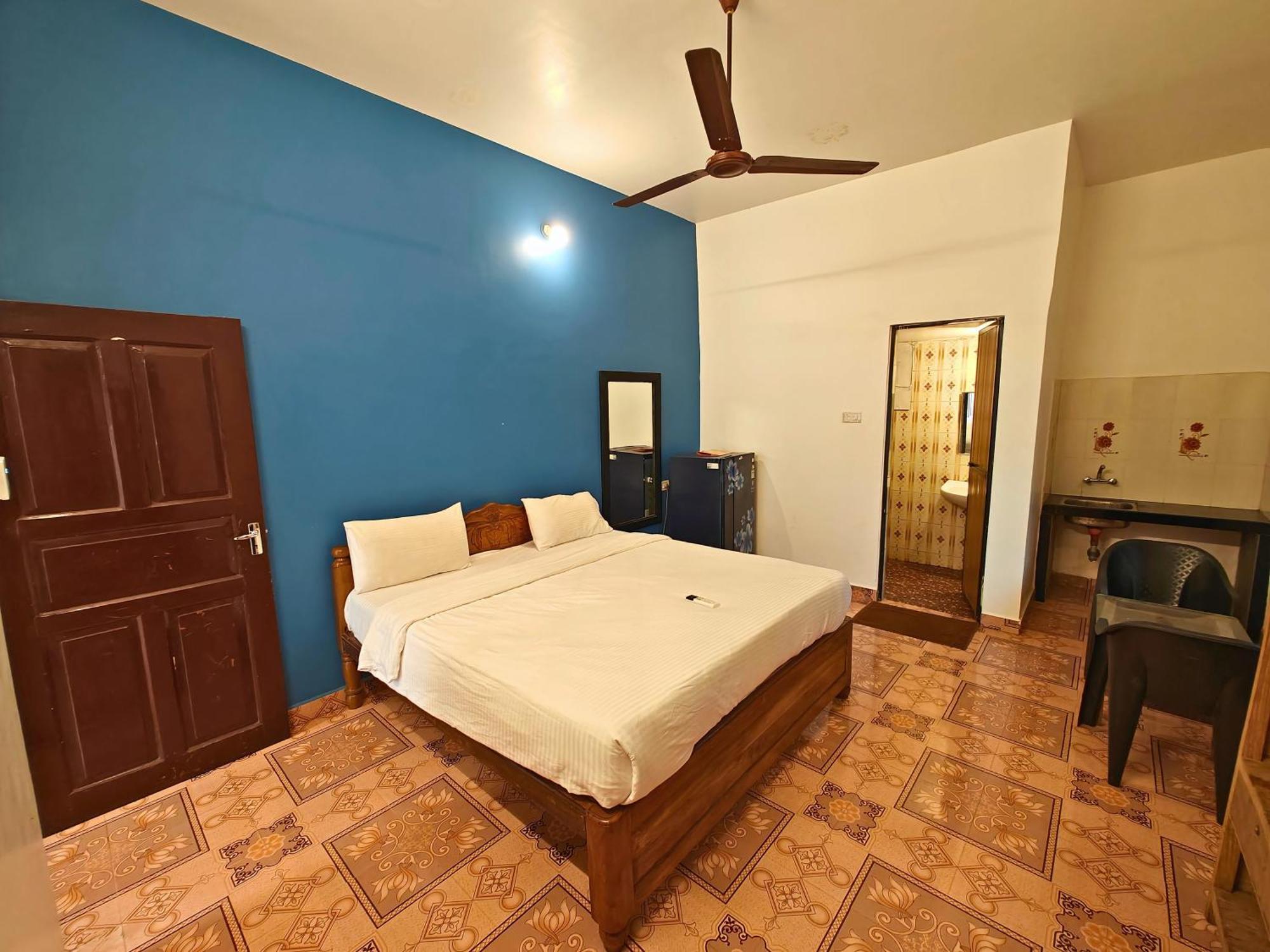 Calangute Turista Hotel Exterior photo