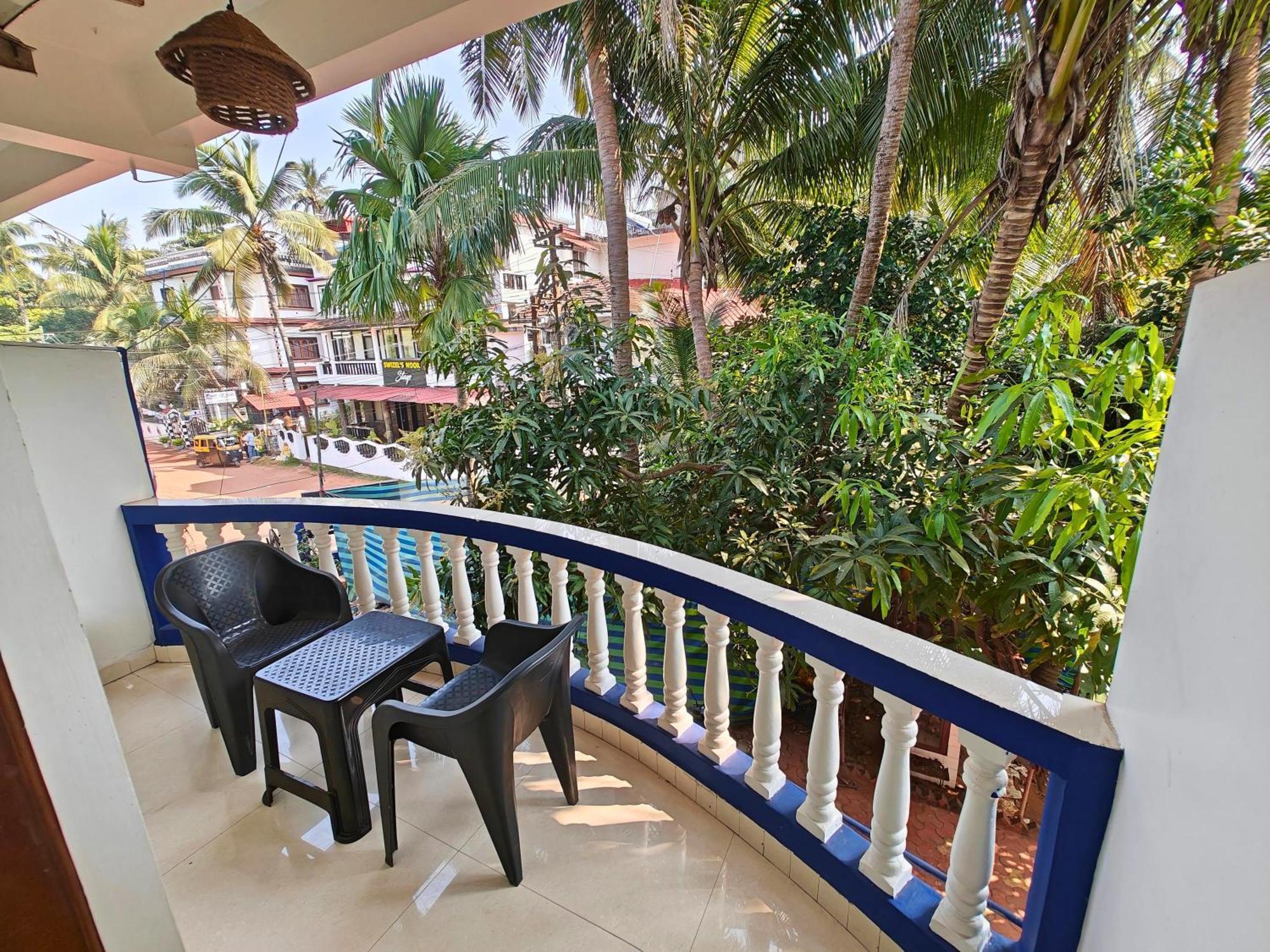 Calangute Turista Hotel Exterior photo