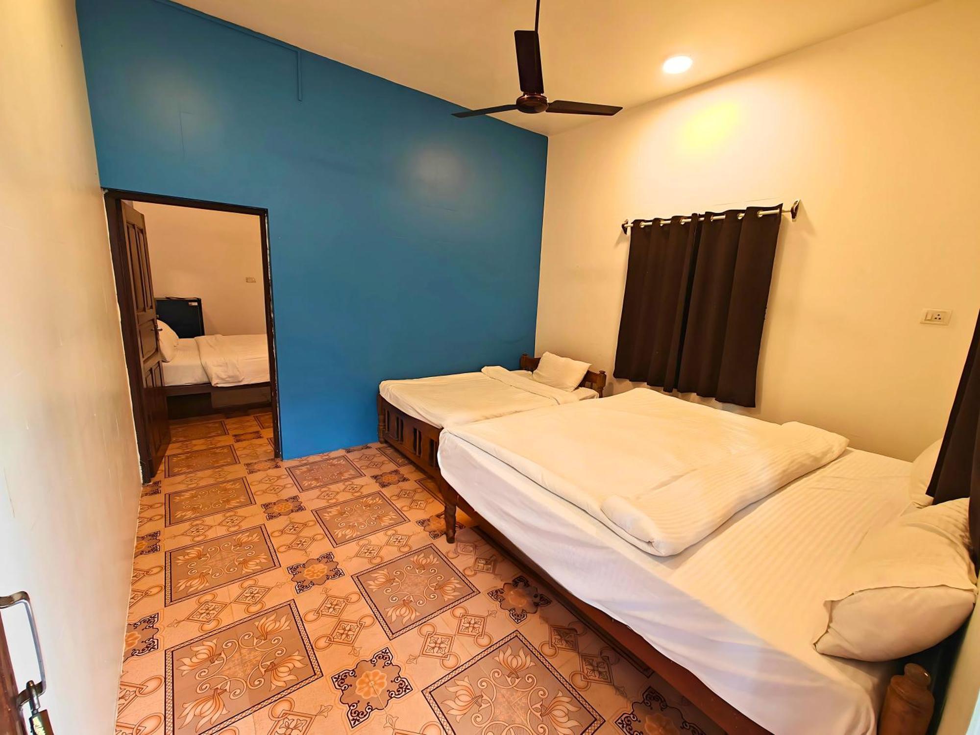 Calangute Turista Hotel Exterior photo